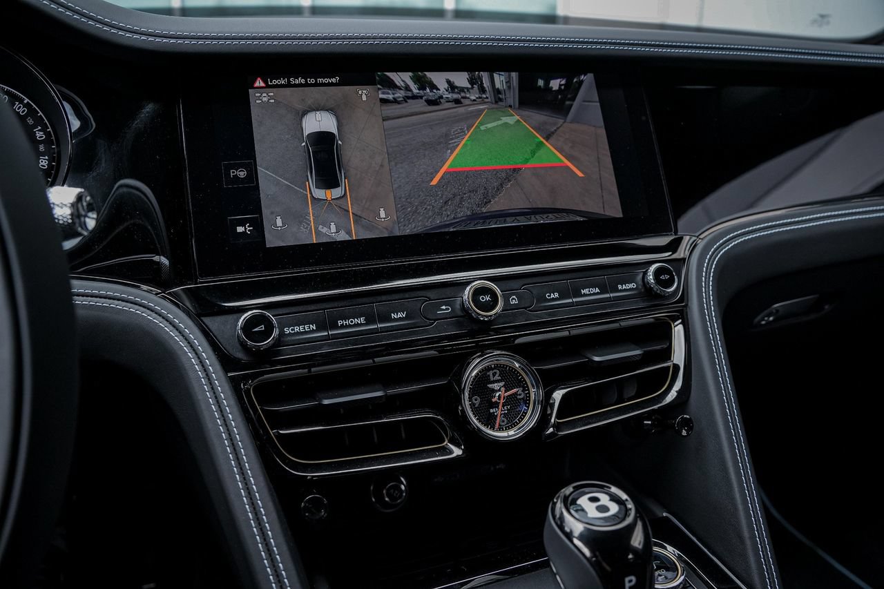 Used 2025 Bentley Flying Spur Plug-In Hybrid AWD/4WD image 30