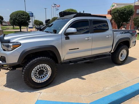 Used 2022 Toyota Tacoma TRD Off-Road w/ Technology Package AWD/4WD image 6