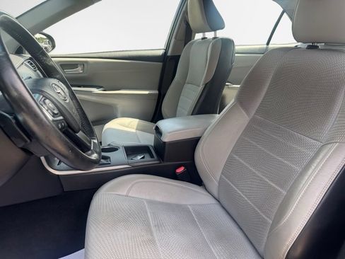 Used 2016 Toyota Camry SE w/ Moonroof Package FWD image 10