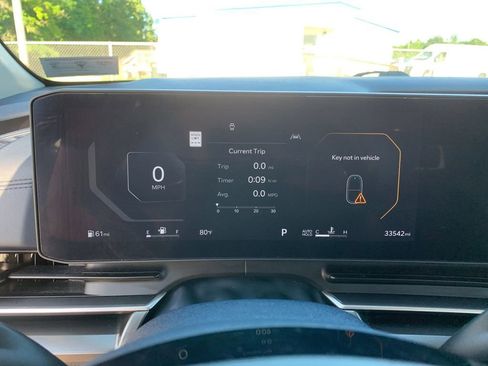 Used 2025 Kia Carnival SX w/ SX Dark Edition Package FWD image 33