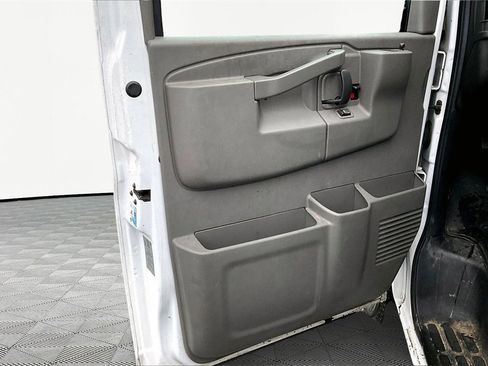 Used 2018 Chevrolet Express 3500 LT w/ LT Preferred Equipment Group image 17