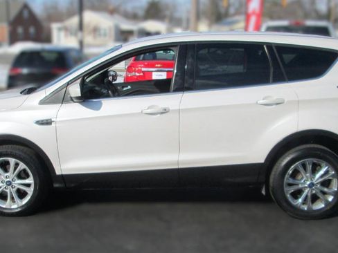 Used 2017 Ford Escape SE image 4