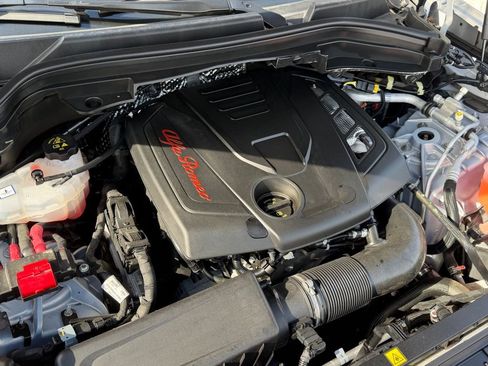 Used 2024 Alfa Romeo Stelvio Sprint image 17