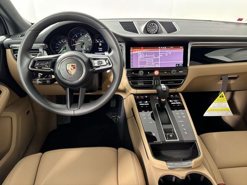 Certified 2025 Porsche Macan image 26