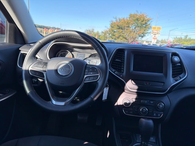 Used 2019 Jeep Cherokee Latitude w/ Cold Weather Group FWD image 11