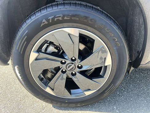 Certified 2025 Nissan Rogue SV AWD/4WD image 11