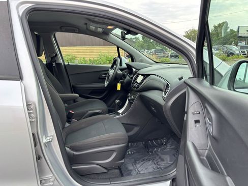 Used 2018 Chevrolet Trax LS AWD/4WD image 39