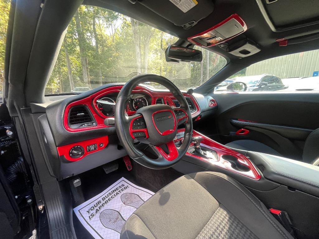 Used 2018 Dodge Challenger R/T RWD image 16