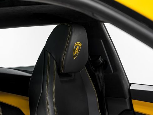 Used 2022 Lamborghini Urus AWD/4WD image 40