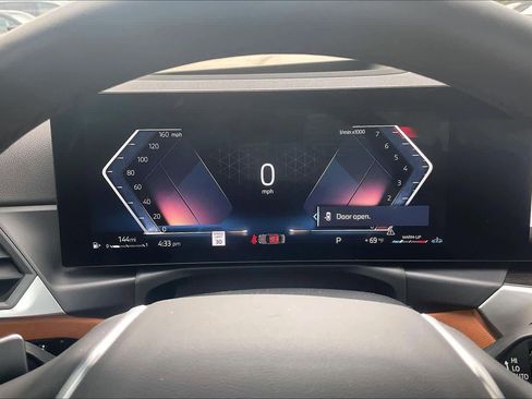 Used 2024 BMW 330i xDrive Sedan w/ Premium Package image 25