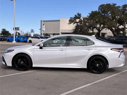 Used 2023 Toyota Camry XSE image 3