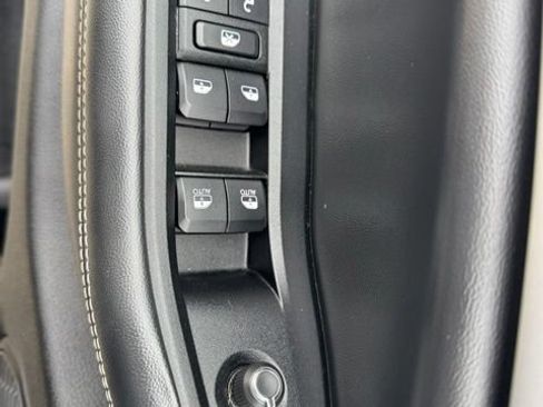 Used 2023 Jeep Grand Cherokee Limited AWD/4WD image 9