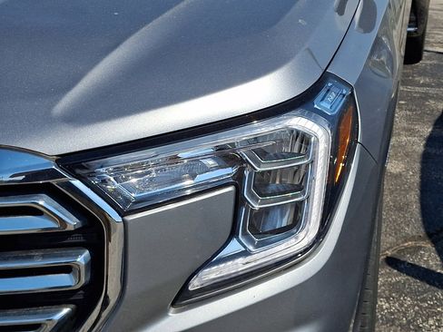 Used 2024 GMC Terrain SLT AWD/4WD image 4