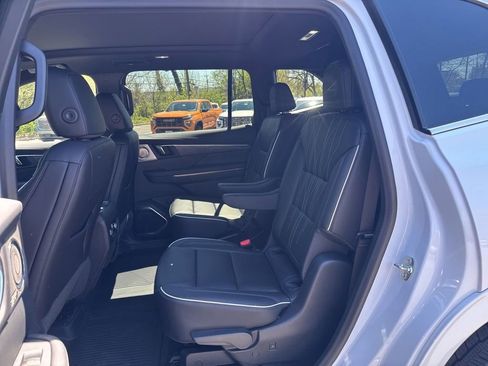 New 2026 Buick Enclave Avenir w/ Super Cruise Package image 11