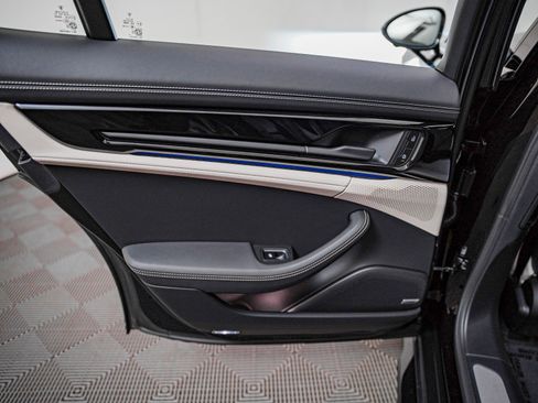 Certified 2025 Porsche Panamera 4S w/ Premium Package image 27