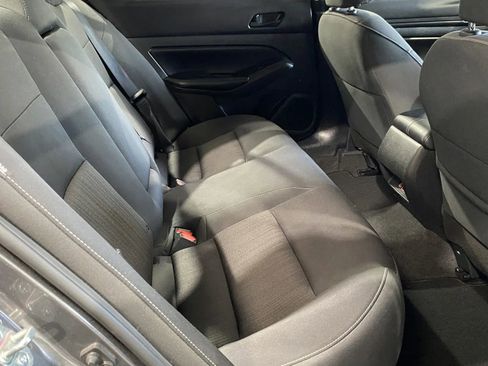 Used 2024 Nissan Altima 2.5 SV FWD image 7