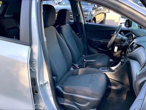 Used 2021 Chevrolet Trax LS w/ Tint and Cruise Package FWD image 7