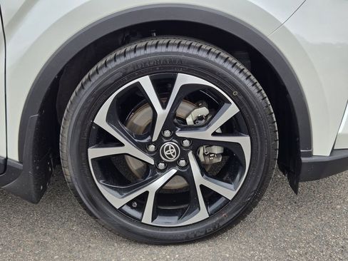 Used 2021 Toyota C-HR XLE FWD image 11