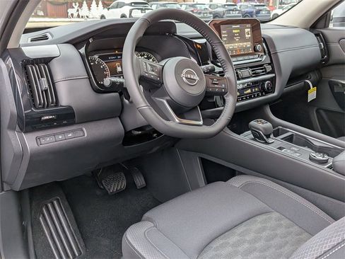 New 2025 Nissan Pathfinder SV image 10