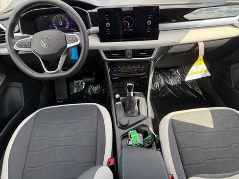New 2025 Volkswagen Taos SE image 10
