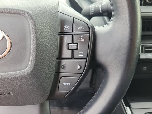 Used 2024 Toyota Prius LE FWD image 20