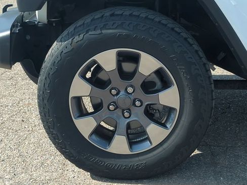 Used 2018 Jeep Wrangler Unlimited Sahara AWD/4WD image 10