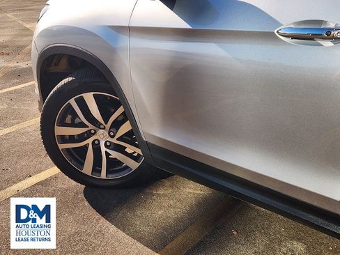 Used 2018 Honda Pilot Touring image 16