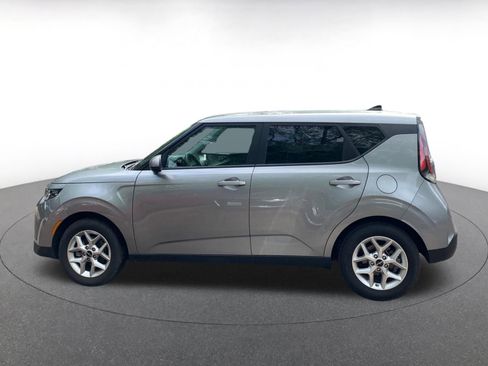 Used 2025 Kia Soul LX w/ LX Technology Package image 4