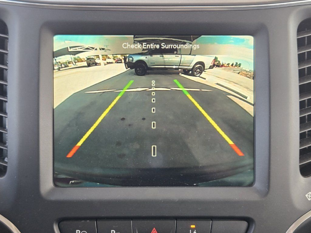 Used 2023 Jeep Cherokee Altitude Lux AWD/4WD image 18