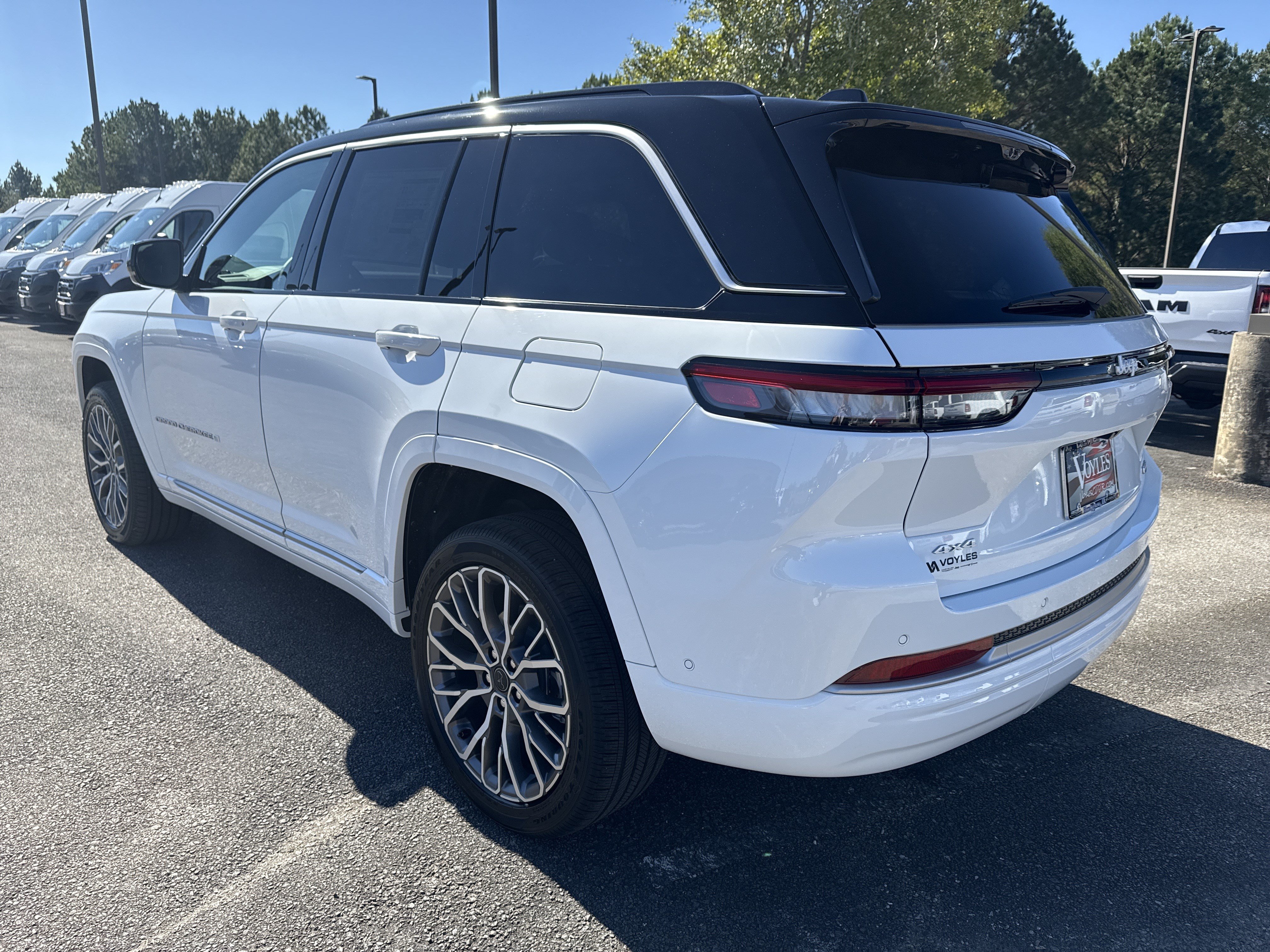 New 2027 Jeep Grand Cherokee Summit AWD/4WD image 5