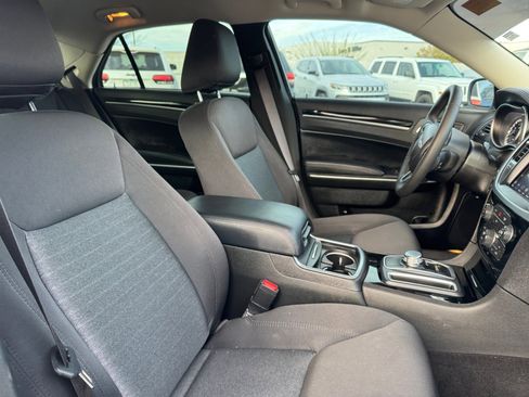 Used 2023 Chrysler 300 Touring w/ Sport Appearance Package image 30