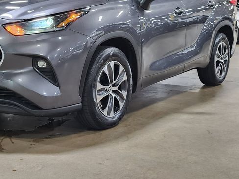 Used 2021 Toyota Highlander XLE FWD image 17