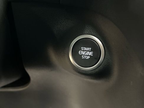 Used 2024 Volvo XC40 B5 Core w/ Climate Package image 30