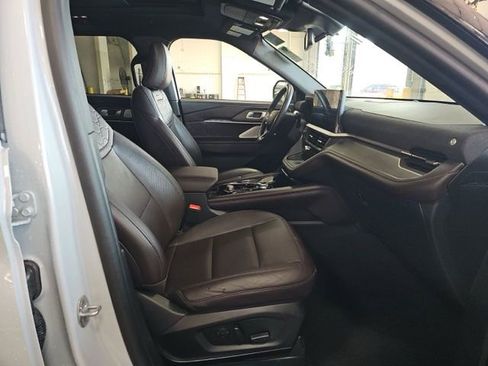 Used 2025 Ford Explorer Platinum w/ LUX Leather Package AWD/4WD image 10