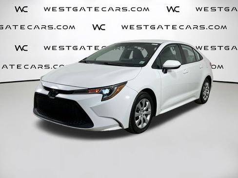 Used 2021 Toyota Corolla LE image 1