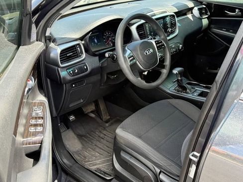 Used 2020 Kia Sorento LX image 8