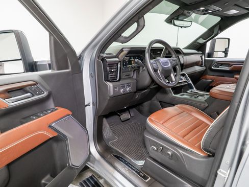 Used 2025 GMC Sierra 2500 Denali Ultimate image 16