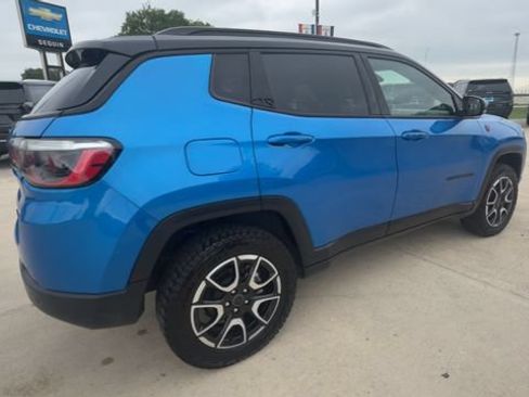 Used 2025 Jeep Compass Trailhawk AWD/4WD image 8