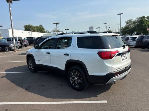 Used 2017 GMC Acadia SLT FWD image 4