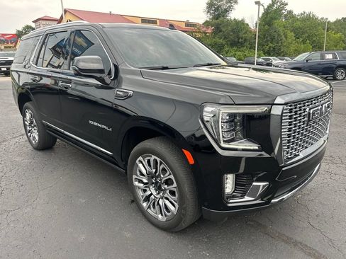 Used 2024 GMC Yukon Denali Ultimate AWD/4WD image 3