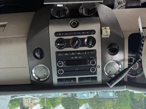Used 2014 Ford Expedition XL RWD image 14