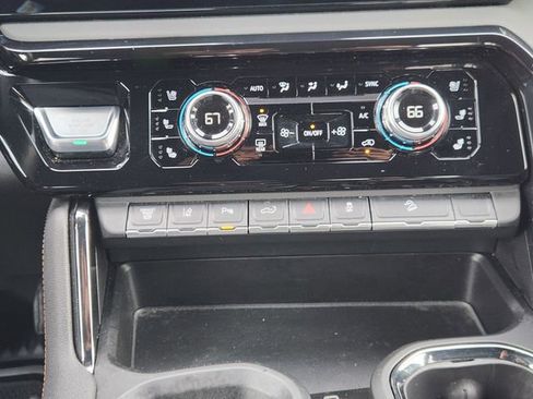 Used 2024 GMC Sierra 2500 AT4 w/ AT4 Premium Plus Package image 17