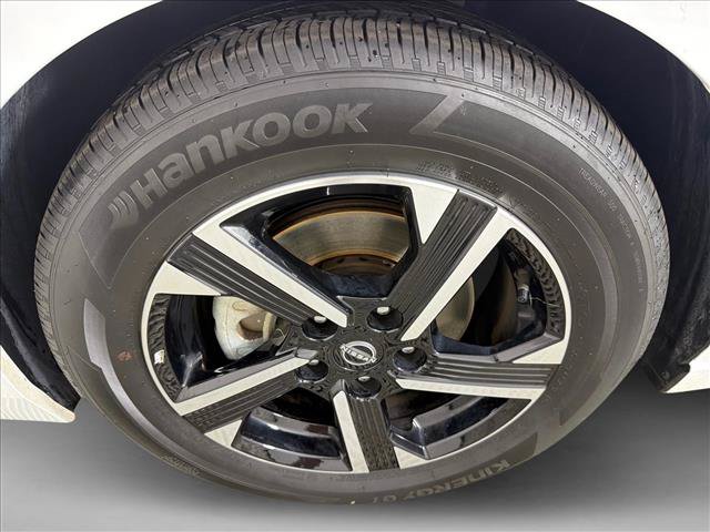 Used 2025 Nissan Sentra SV FWD image 11