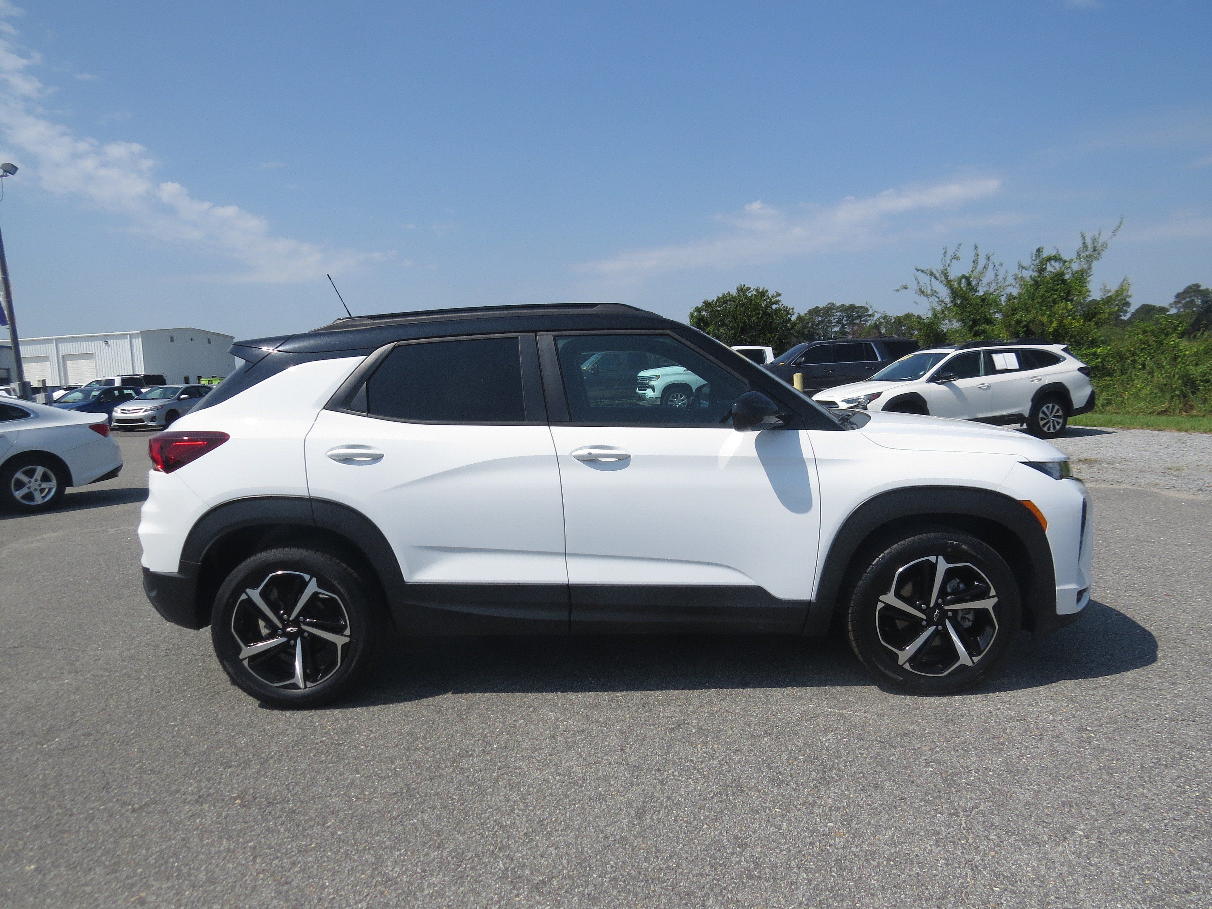 Used 2023 Chevrolet TrailBlazer RS w/ Convenience Package FWD image 2
