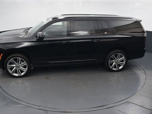 Certified 2025 Cadillac Escalade ESV Sport w/ Touring Package image 45