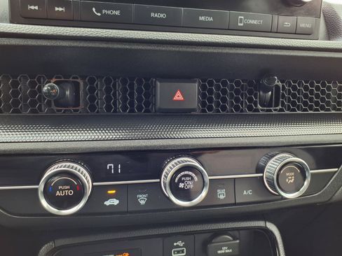 Used 2025 Honda CR-V LX image 9