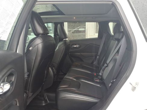 Used 2022 Jeep Cherokee Trailhawk w/ Sun, Sound & Nav Group AWD/4WD image 10