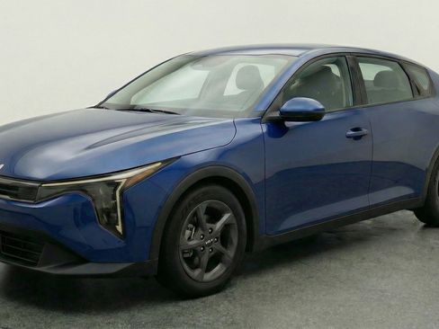Used 2025 Kia K4 FWD image 3