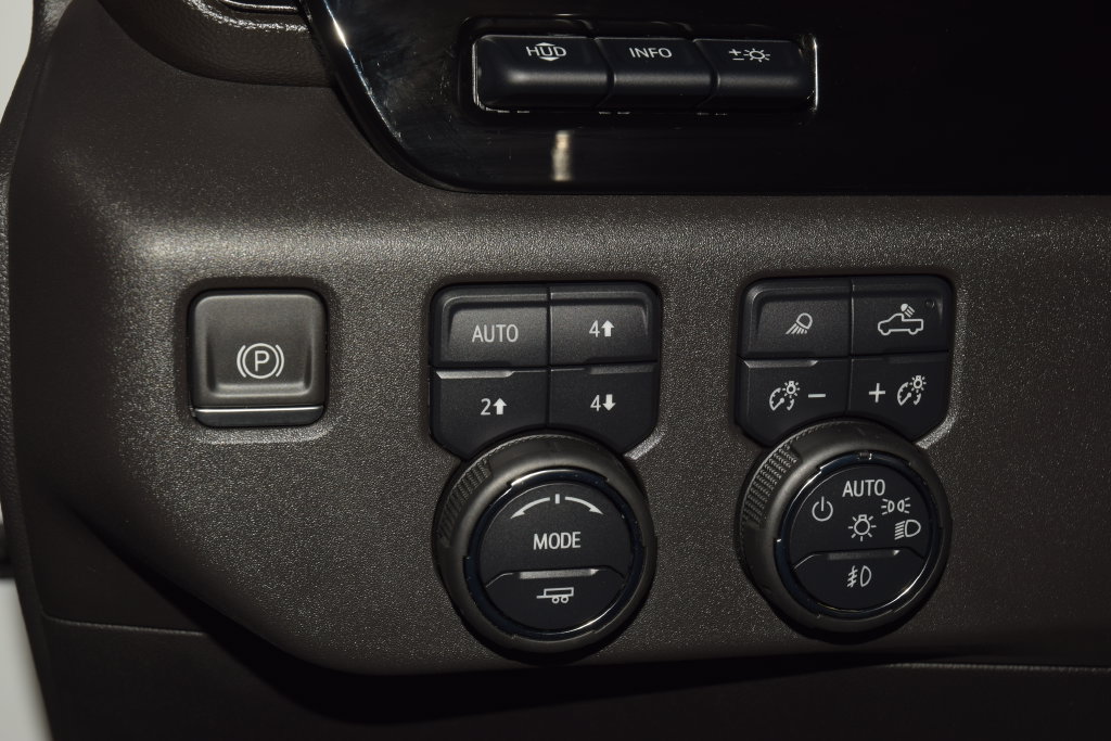 Used 2023 Chevrolet Silverado 1500 ZR2 w/ Technology Package AWD/4WD image 40