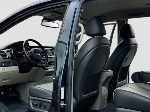 Used 2016 Kia Sedona EX FWD image 21